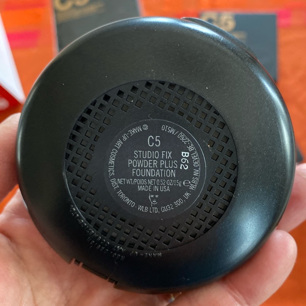MAC C5 Studio Fix Powder Plus Foundation Net weight 0.52OZ/15g B62 - 1 compact - Picture 3 of 11
